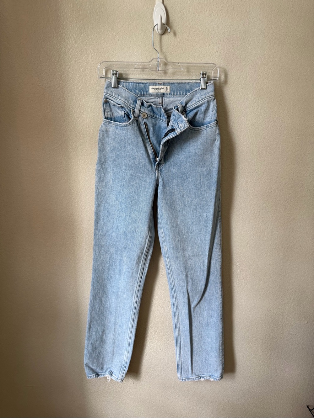 Abercrombie & Fitch 90's Straight Light Wash Jeans